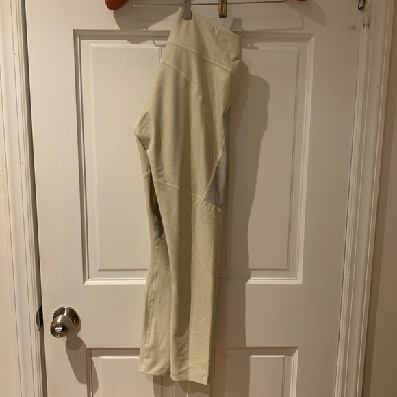 Outdoor Voices warmup 3/4 leggings - Picture 3 of 4